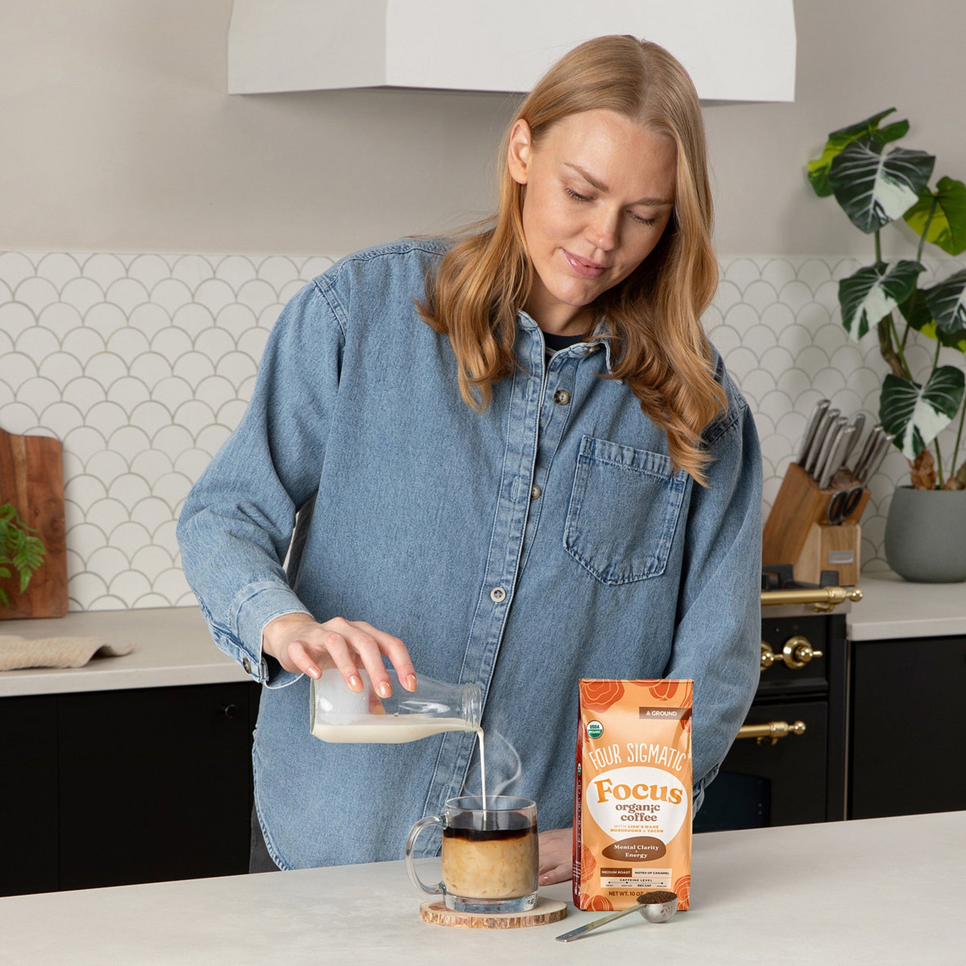 focus-ground-coffee-medium-f5 focus-ground-medium-lifestyle2.jpg